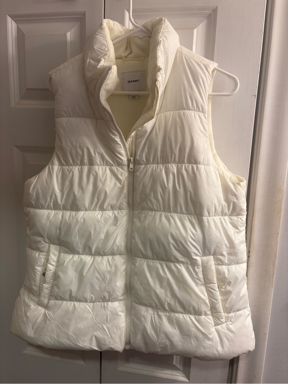 Old Navy Women's Off-White Puffer Vest